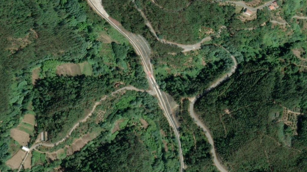 Satellite view of the Vale de Acor MetroBus stop and the land around it
